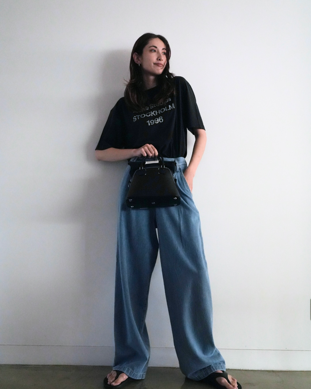 アクネのTシャツを使ったコーディネートを紹介