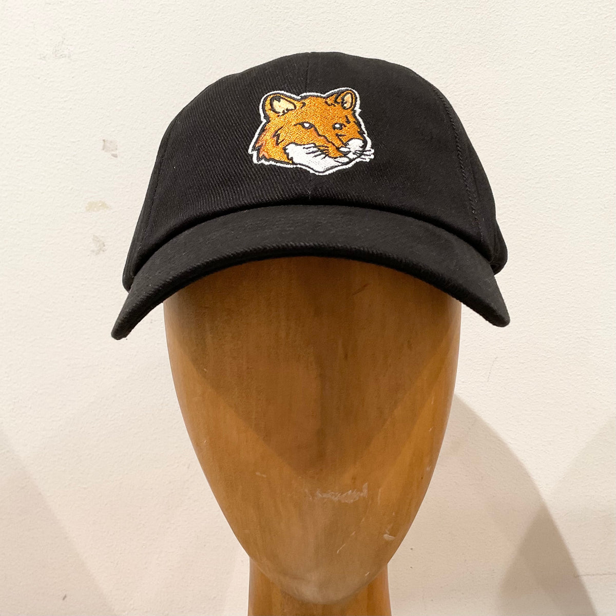 MAISON KITSUNE/メゾンキツネ ラージ フォックスヘッド 6P キャップ