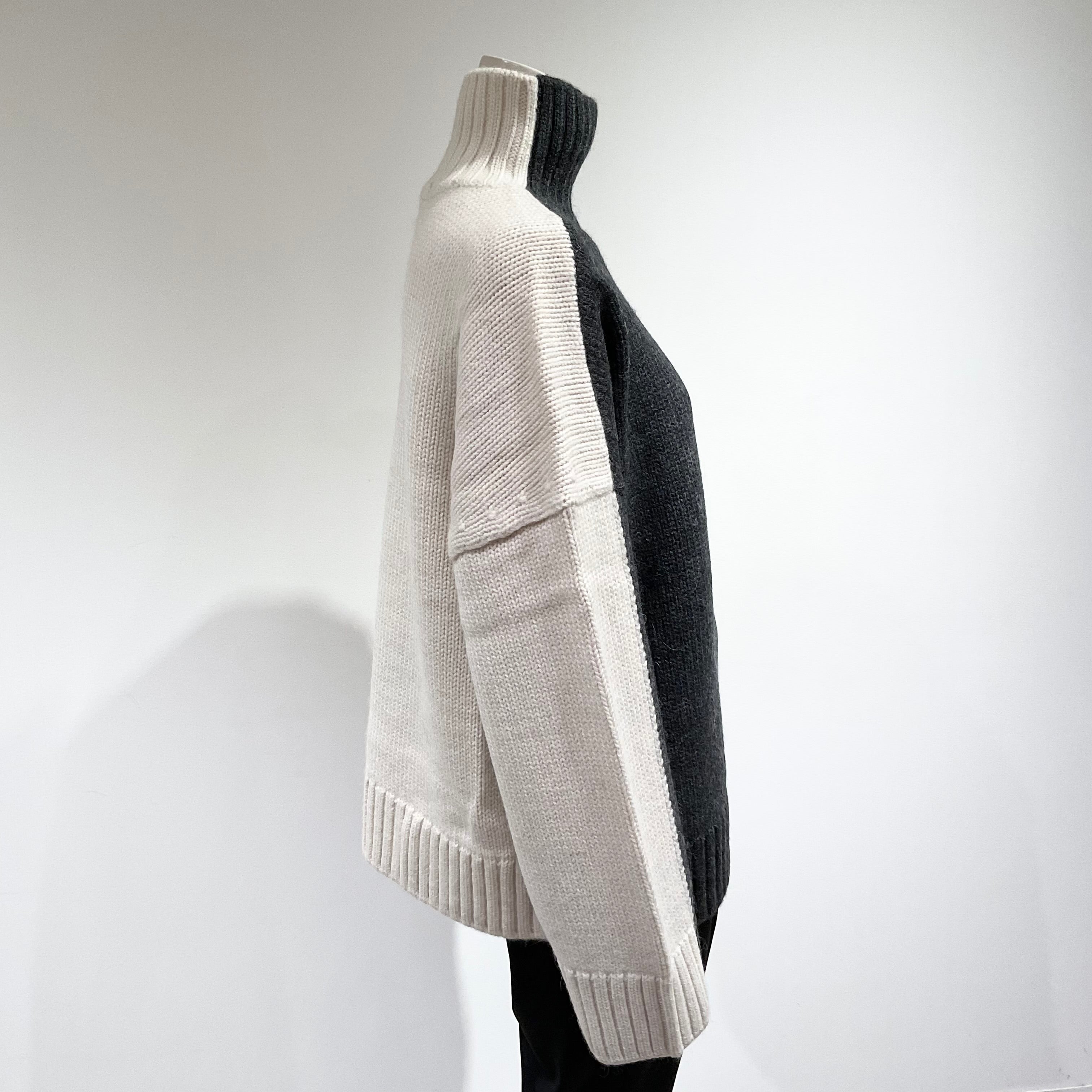JW ANDERSON/ジェイダブリューアンダーソン ハイネック セーター