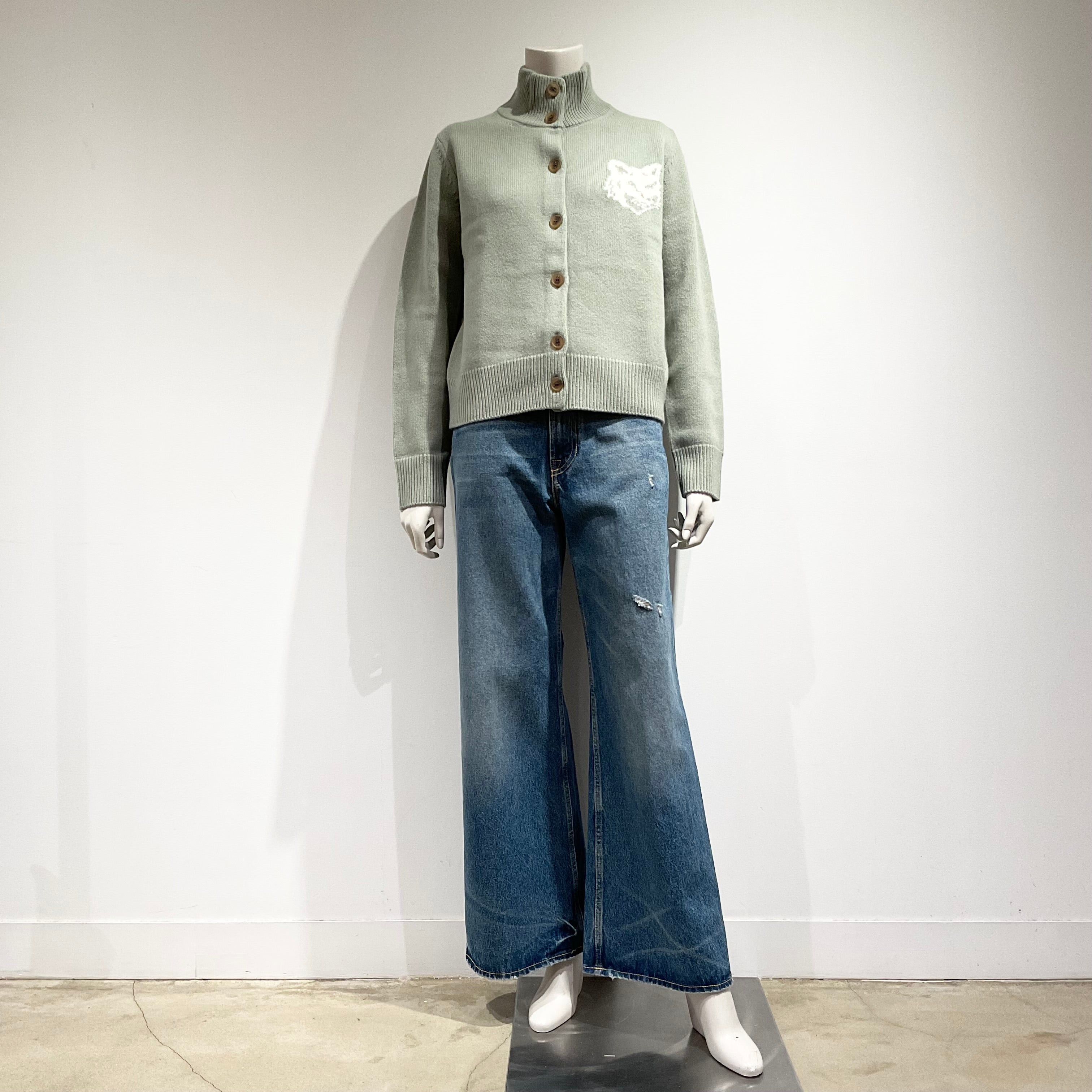 MAISON KITSUNE/メゾンキツネ フォックスヘッド インターシャ メリノ ハイネック カーディガン