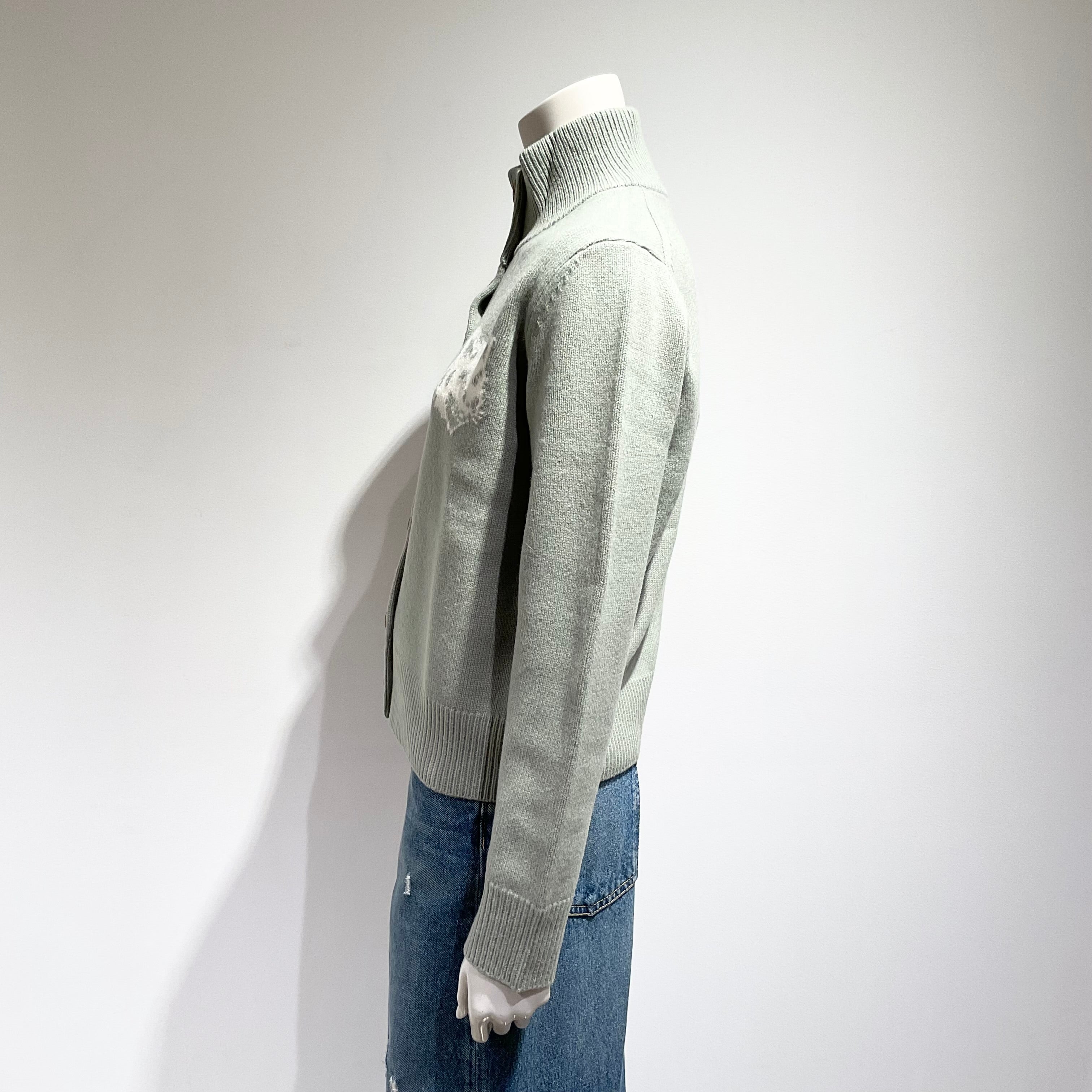 MAISON KITSUNE/メゾンキツネ フォックスヘッド インターシャ メリノ ハイネック カーディガン
